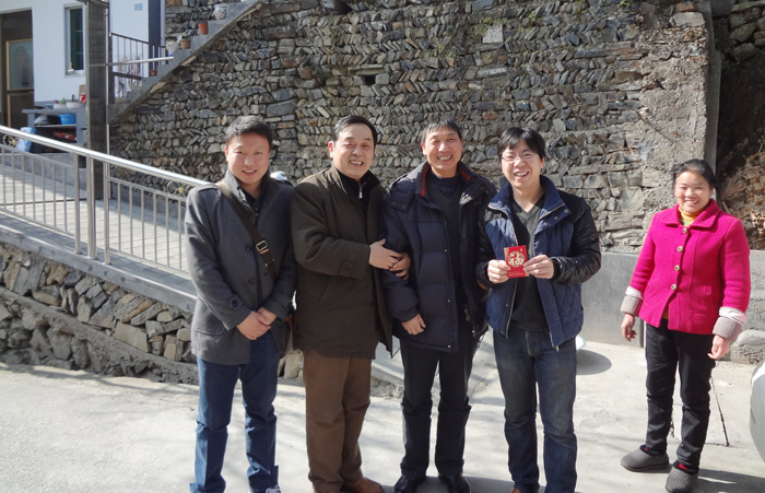 我院送溫暖到山村